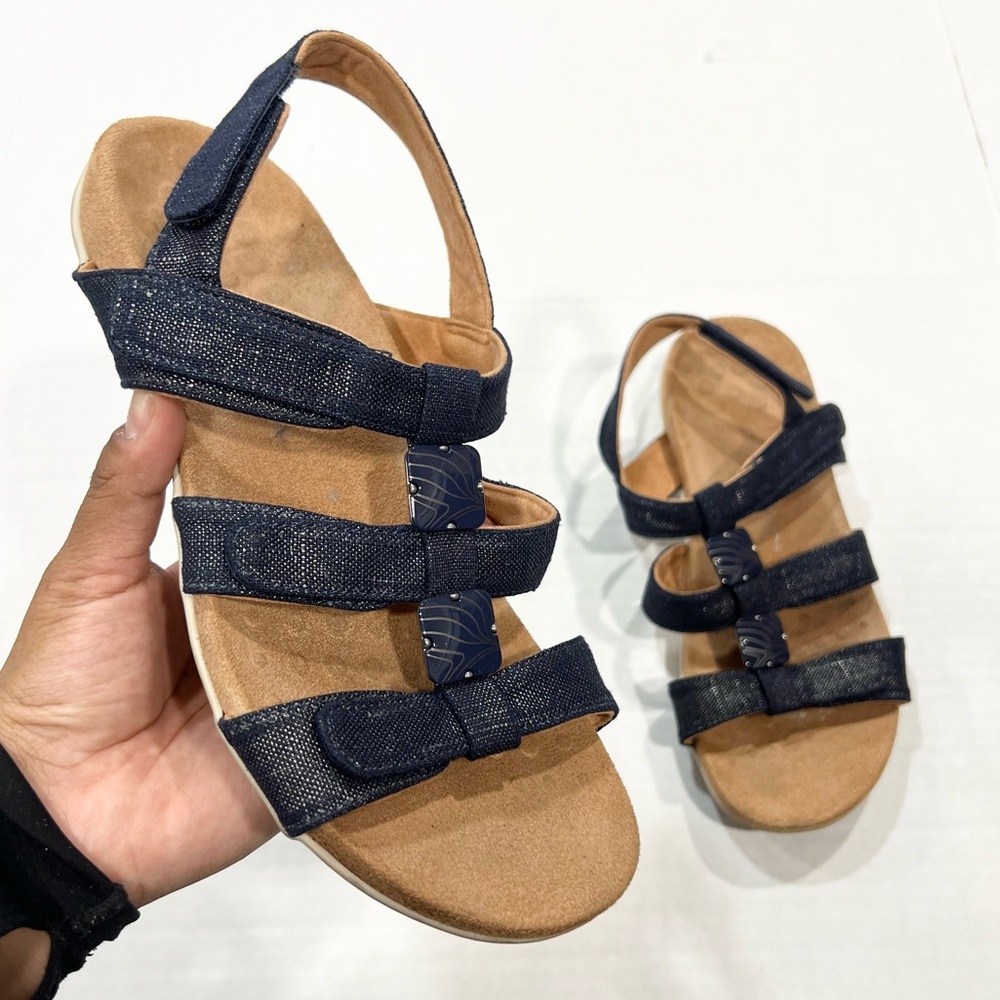 Vionic | Amber Comfort Navy Sandals